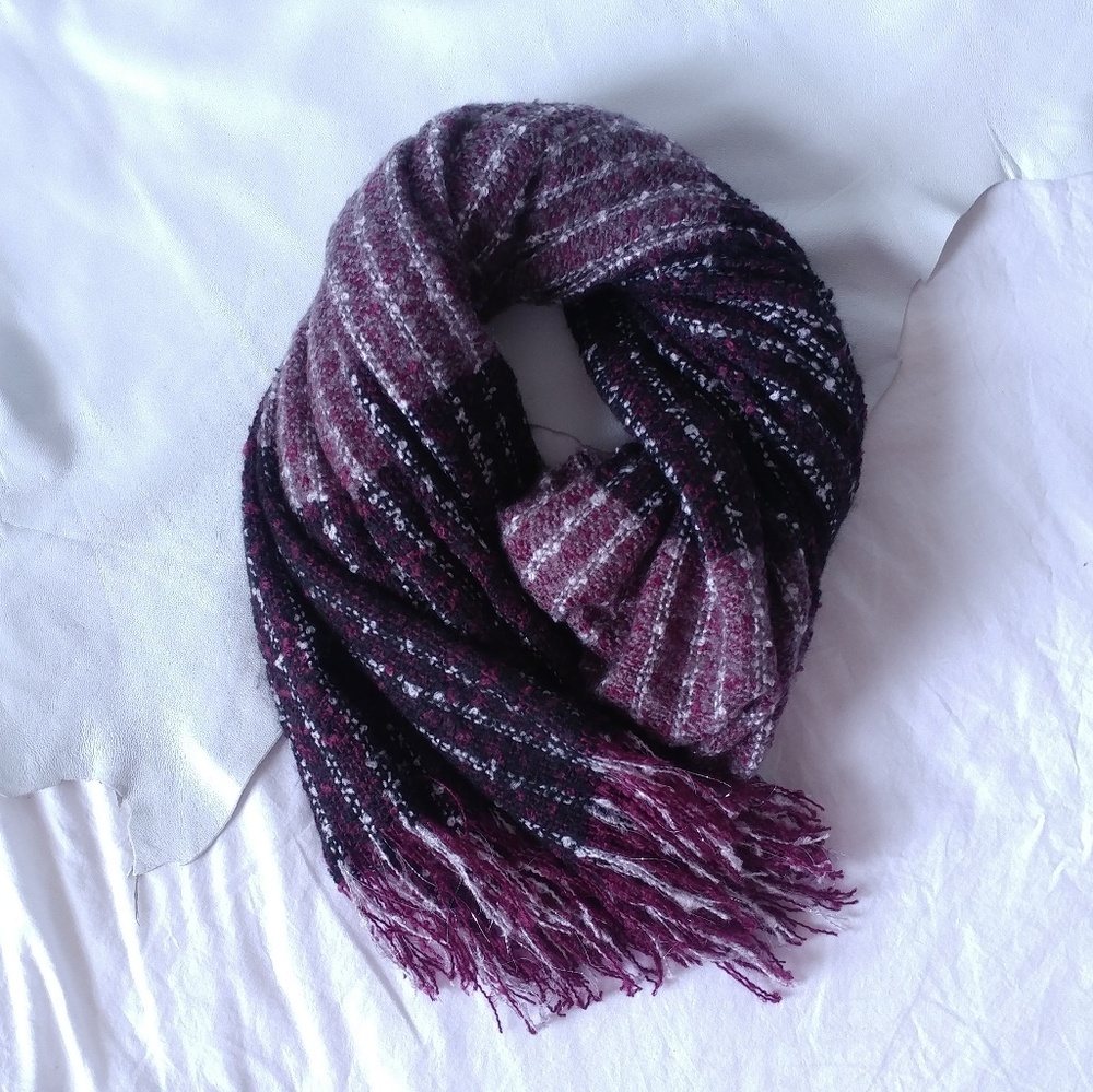 NWOT Simply Vera Wang Striped woven Grey Black